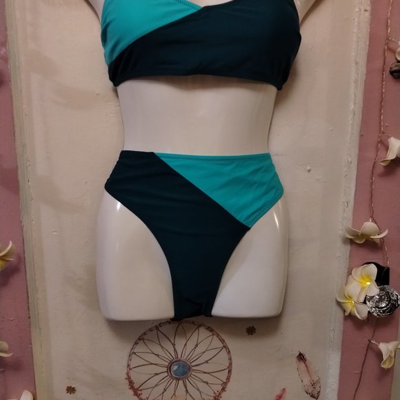 Modihito (S) Colorblock Bikini - Picture 3 of 10